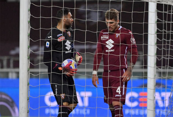 Dội mưa gôn vào lưới Torino, AC Milan khiến cuộc đua Top 3 càng gây cấn - Bóng Đá