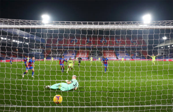 Thua 2 bàn trong 2 phút, Palace 