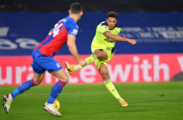 Thua 2 bàn trong 2 phút, Palace 