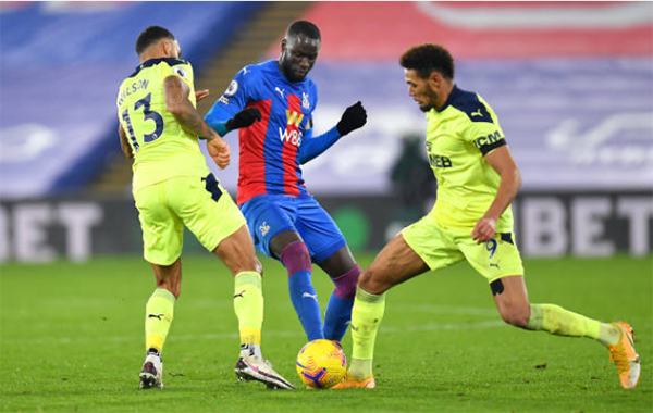 Thua 2 bàn trong 2 phút, Palace 