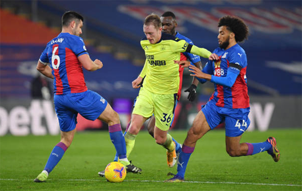 Thua 2 bàn trong 2 phút, Palace 