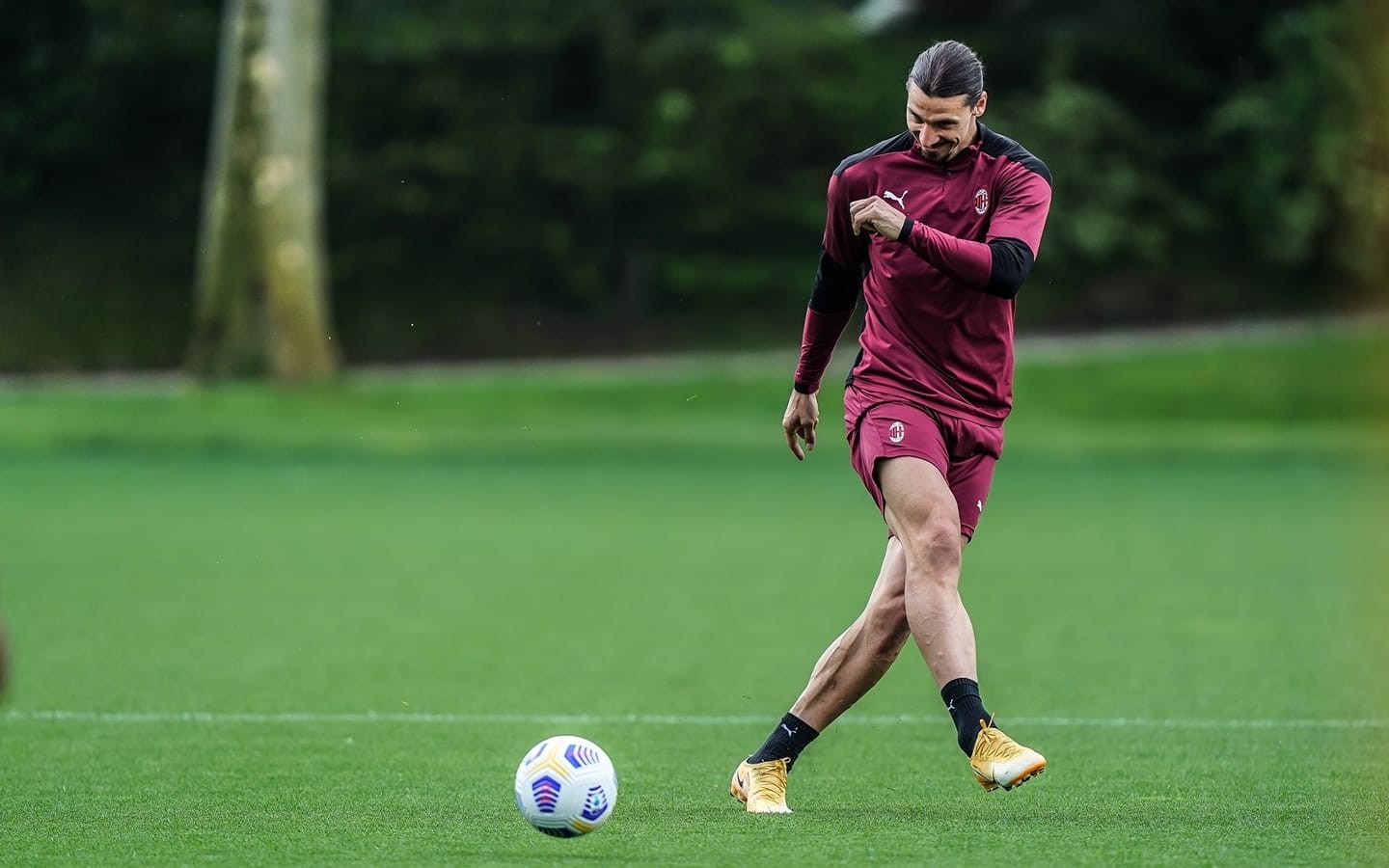 Choáng với cơ bắp cuồn cuộn của Ibrahimovic ở tuổi 39 - Bóng Đá