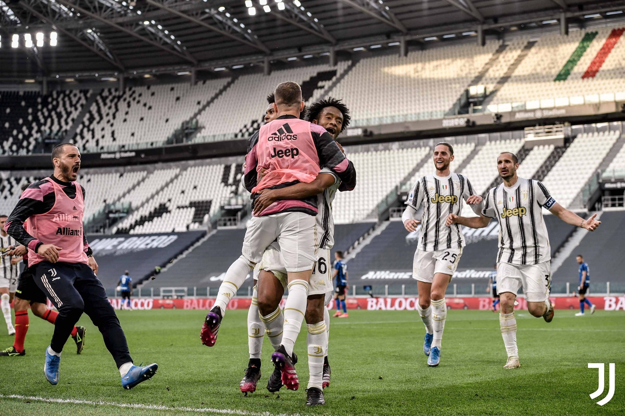 Thôi rồi lượm ơi, Ronaldo có thể phải đá Europa League! - Bóng Đá