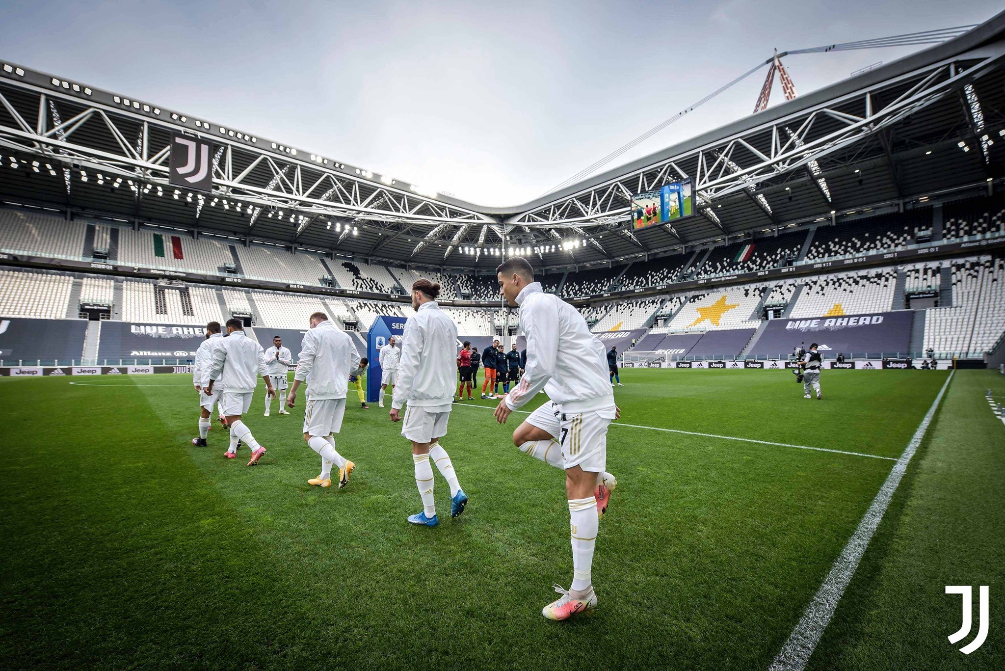 Thôi rồi lượm ơi, Ronaldo có thể phải đá Europa League! - Bóng Đá