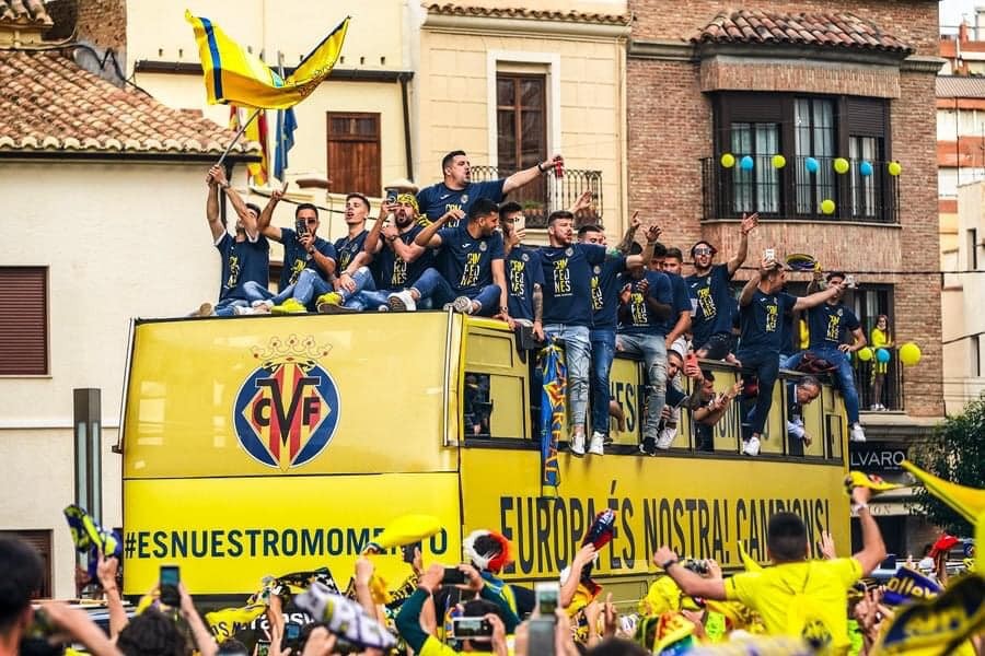 Hạ M.U, Villarreal diễu hành ăn mừng ngôi vương hoành tráng - Bóng Đá