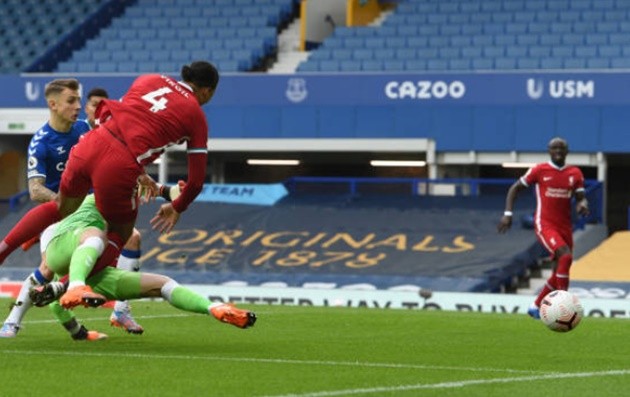 Joe Gomez’s reaction to Richarlison’s horror tackle on Thiago Alcantara said it all - Bóng Đá