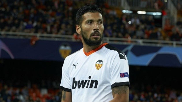 SOME LIVERPOOL FANS WANT DEAL FOR EZEQUIEL GARAY AFTER VAN DIJK AND MATIP NEWS - Bóng Đá