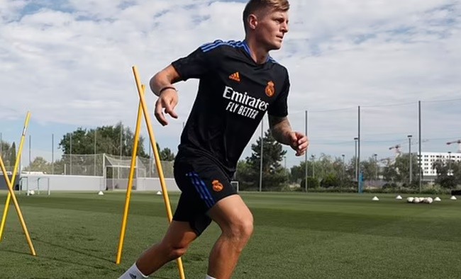 Toni Kroos suggests Messi's move to PSG will help Real sign Mbappe - Bóng Đá