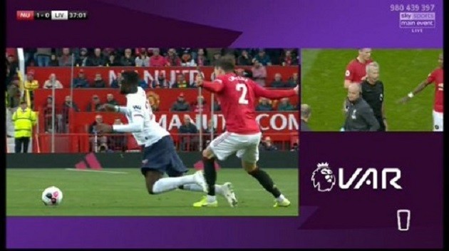 David Coote - Thảm họa trọng tài Premier League, kẻ thù chung của Chelsea và Liverpool - Bóng Đá