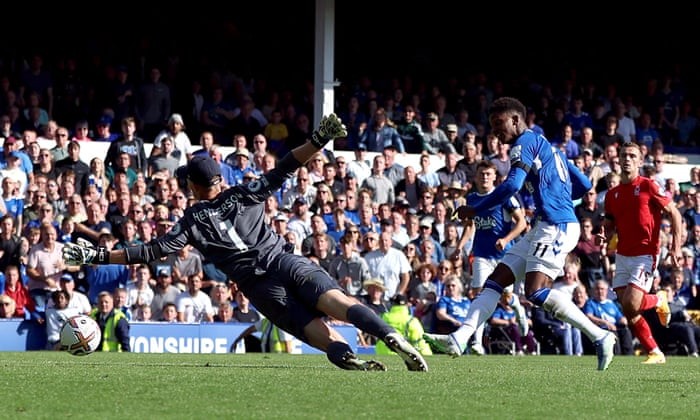 Dean Henderson tỏa sáng 3 trận liền sau khi rời M.U - Bóng Đá