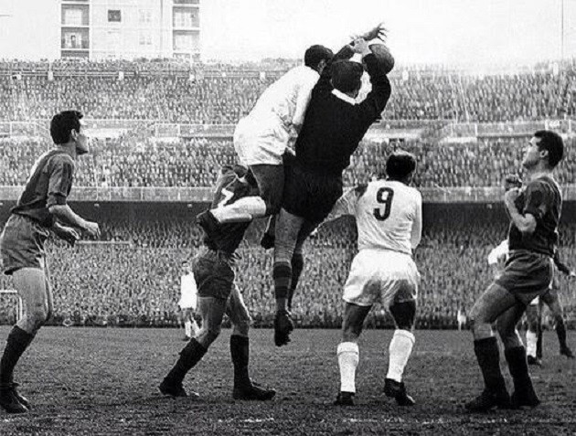 Evaristo's spectacular goal snatched  @FCBarcelona  victory in El Clásico & handed their arch-rivals a 1st-ever - Bóng Đá