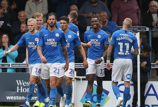 Sir Alex Ferguson watches son Darren lead Peterborough up to third with win over Lincoln as Bristol Rovers maintain pace at the top - Bóng Đá