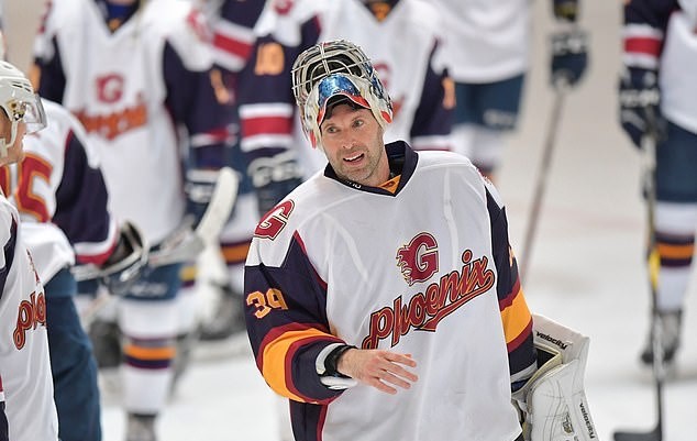 Petr Cech ra mắt CLB mới, gây sửng sốt với màn trình diễn 10/10 - Bóng Đá