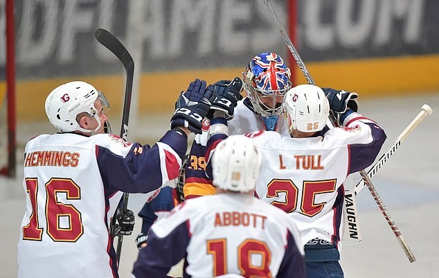 Petr Cech ra mắt CLB mới, gây sửng sốt với màn trình diễn 10/10 - Bóng Đá