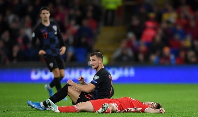 'Daniel James stayed down with a bit of acting': Giggs makes bizarre claim after TV cameras appeared to show Manchester United winger knocked out - Bóng Đá