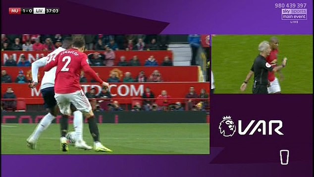 Chùm ảnh: Klopp tức giận khi VAR công nhận bàn thắng của Rashford - Bóng Đá