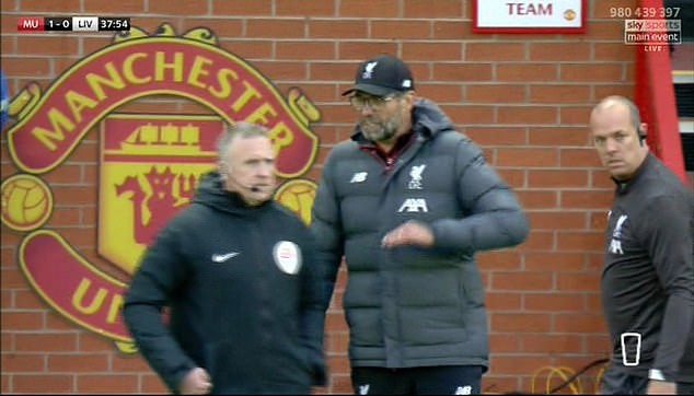 Chùm ảnh: Klopp tức giận khi VAR công nhận bàn thắng của Rashford - Bóng Đá