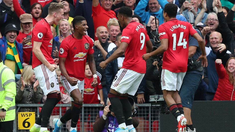 Chỉ 1 bức ảnh, đủ để thấy sự khác biệt giữa Man Utd và Chelsea - Bóng Đá