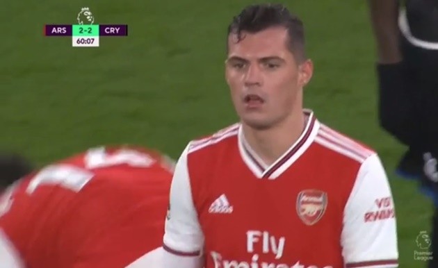 Xhaka đã phải nhận những gì sau khi chửi NHM Arsenal 