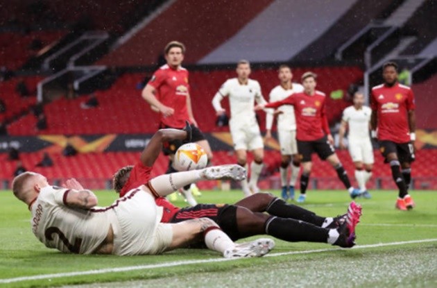  I need to practice to tackle without arms': Paul Pogba jokes he should NOT try and challenge at all - Bóng Đá