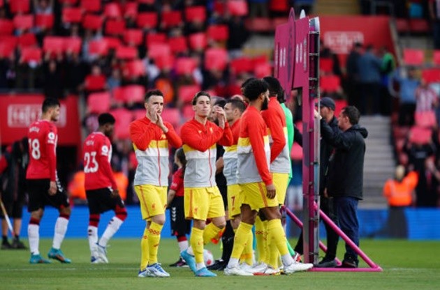 Jose Mourinho lạ lẫm trong ngày trở lại làm việc sau 11 tháng thất nghiệp - Bóng Đá