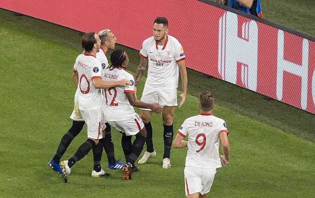 Mesut Ozil và Unai Emery đập tan tin đồn mâu thuẫn bằng hành động này - Bóng Đá