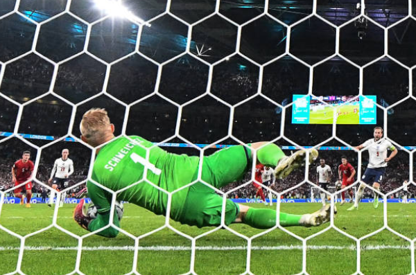 5 điểm nhấn Anh 2-1 Đan Mạch: Bùng nổ tranh cãi, thánh gỗ tái xuất - Bóng Đá