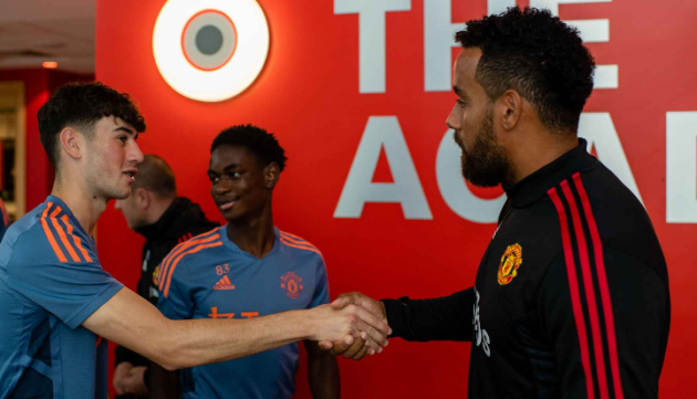 CHÍNH THỨC: Man Utd chiêu mộ cựu tiền vệ Tottenham - Bóng Đá