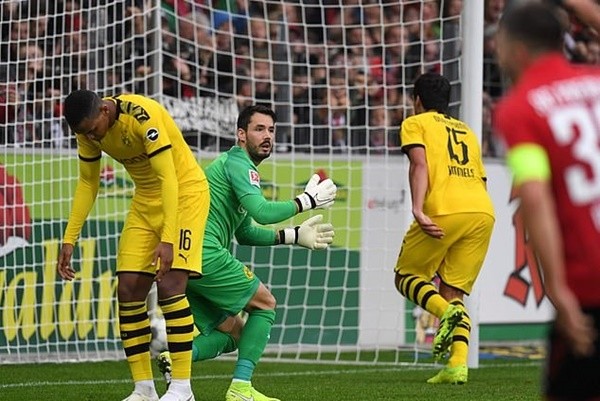 United fans react to Van de Beek's friendly debut against Aston Villa - Bóng Đá