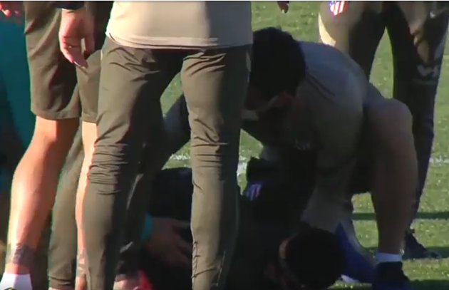 Watch worrying moment former Celtic star Moussa Dembele collapses during Atletico Madrid training - Bóng Đá