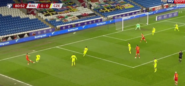 Shock as Man United star Dan James pops up with towering header for Wales after lovely Gareth Bale assist - Bóng Đá