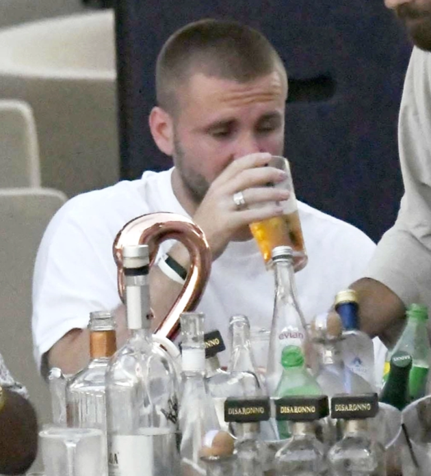 Luke Shaw and Jack Grealish relax by pool at exclusive Mykonos - Bóng Đá