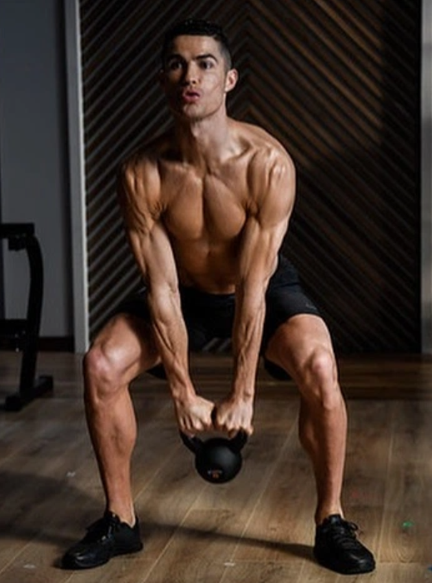 Simeone chạy một mạch vào đường hầm, CĐV Man Utd vẫn không tha - Bóng Đá