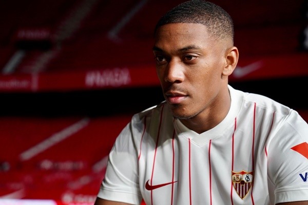 ARSENAL FANS REACT TO GABRIEL’S PERFORMANCE AGAINST LEEDS - Bóng Đá