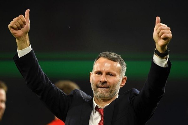 Ronaldo để lộ phụ kiện mới trên sân tập của Juventus - Bóng Đá