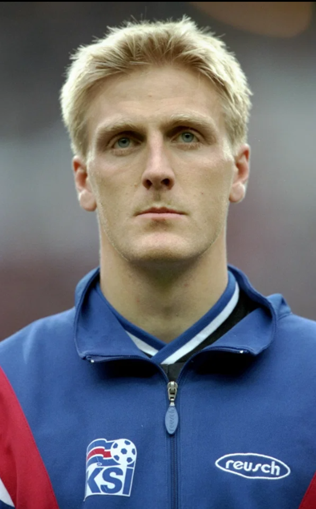 rsenal new signing Alex Runarsson became keeper because of burst appendix, has glamorous Wag and donates to Common Goal - Bóng Đá