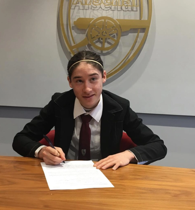 Arsenal’s Mexican wonderkid Marcelo has two sisters who play for Chelsea, and is expected to follow Saka into first team - Bóng Đá