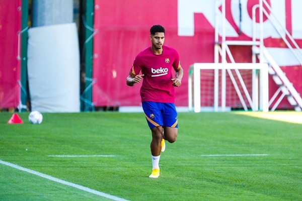 Saliba 'hủy diệt' đối thủ - Bóng Đá