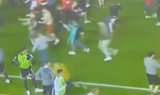 Ăn mừng quá khích CĐV Nottingham Forest gây ra họa lớn - Bóng Đá