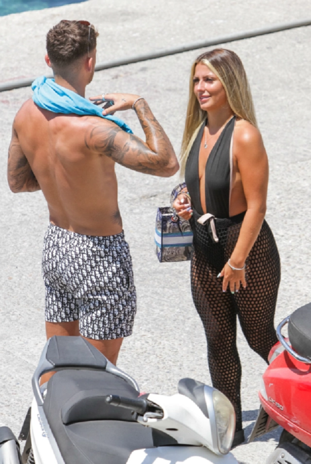 Arsenal defender Ben White snogs mystery girl at Dubai pool party - Bóng Đá