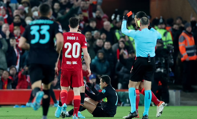 Cô vợ nóng bỏng của Fabinho lên tiếng sau cú vào bóng của Sanchez - Bóng Đá