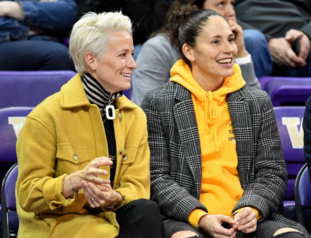 USA World Cup star Megan Rapinoe gets engaged to long-term girlfriend and basketball icon Sue Bird - Bóng Đá