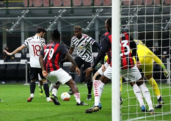 Barca’s options for the right back is Jeremie Frimpong, Aaron Wan Bissaka, Dalot, Foyth and Meunier. - Bóng Đá