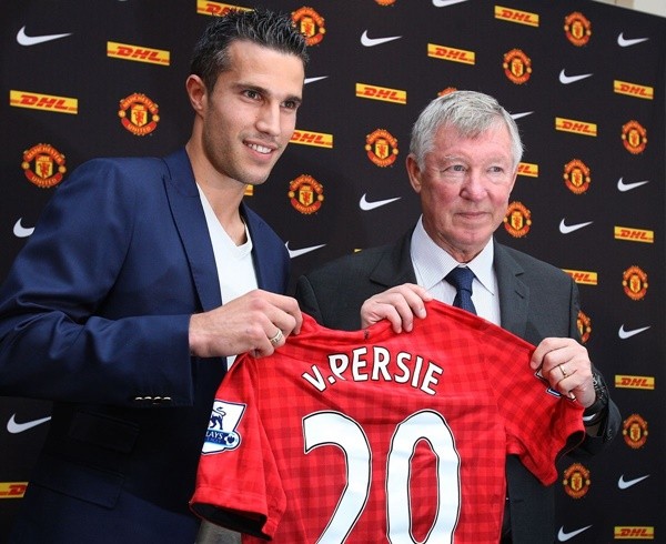 Messi gây chú ý với một NHM nhí - Bóng Đá