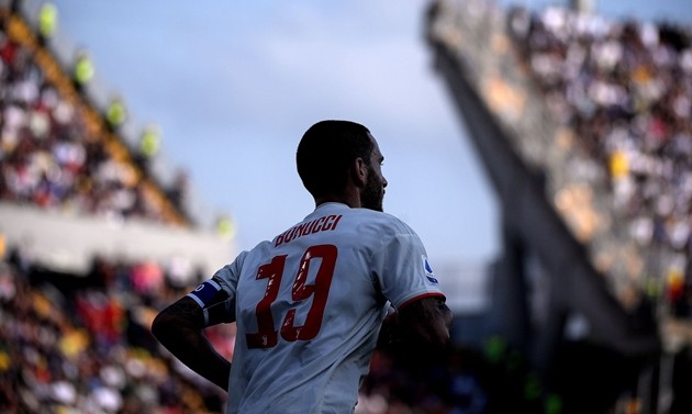 Messi hoảng hồn khi được xin chữ ký - Bóng Đá