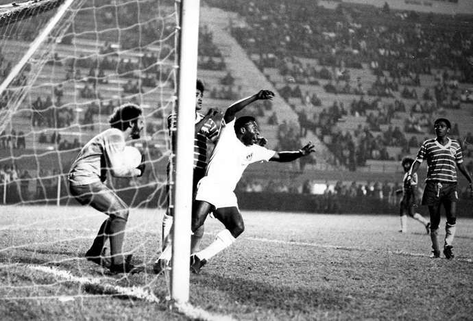 Jose Mourinho Awkwardly Left Son Heung-Min Hanging After Tottenham’s Champions League Comeback - không bắt tay - Bóng Đá