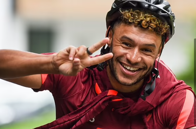 Liverpool stars get their bikes out again at pre-season training camp as Virgil van Dijk, Alex Oxlade-Chamberlain - Bóng Đá