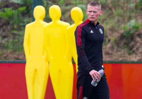 Ronaldo arrives at Carrington - Bóng Đá