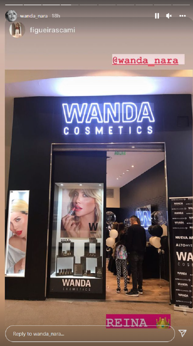 Wanda Nara lại đốt mắt người xem với loạt ảnh trong phòng gym - Bóng Đá