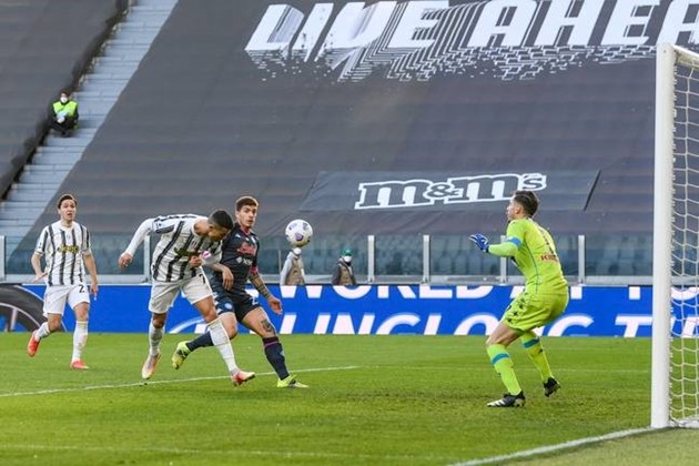 Hình bóng Á quân thế giới nhạt dần trên đôi vai Luka Modric - Bóng Đá